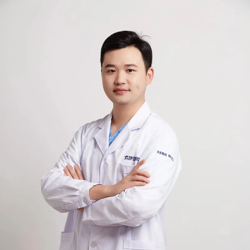 陈昊医生肖像