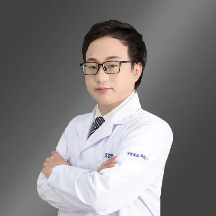 刘俊龙医生肖像