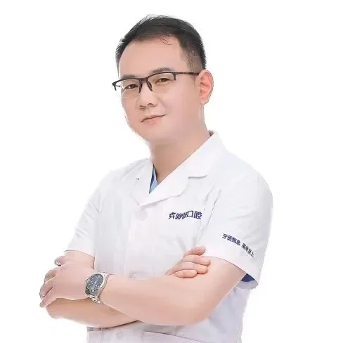 吴强医生肖像