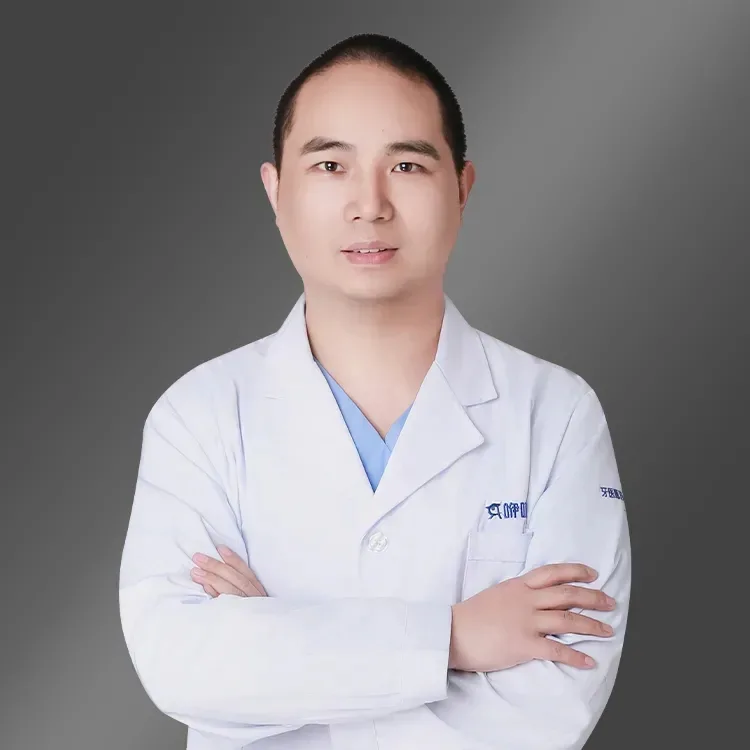 刘圣宇医生肖像