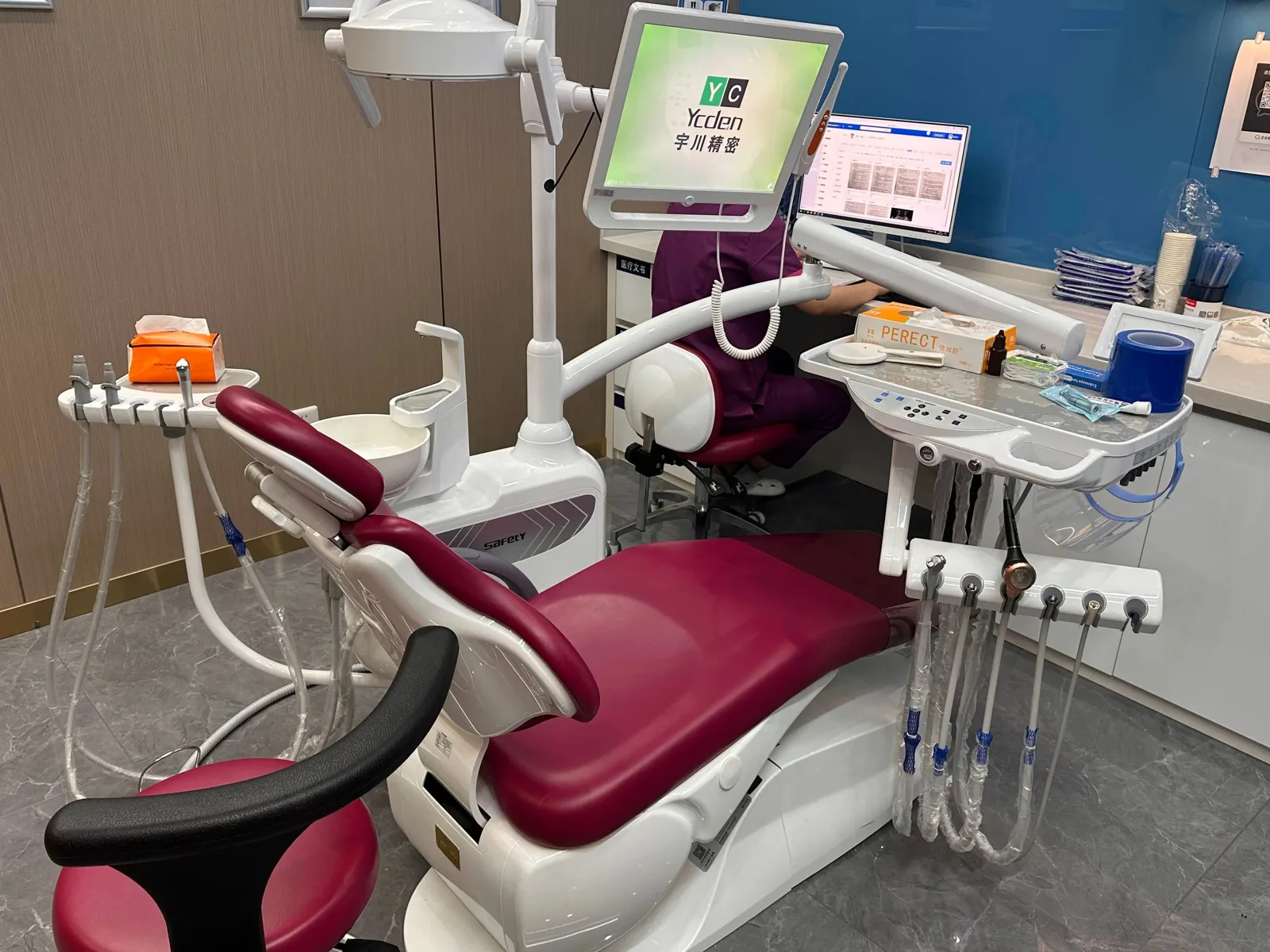 枝江咿呀口腔医院 · 诊疗室