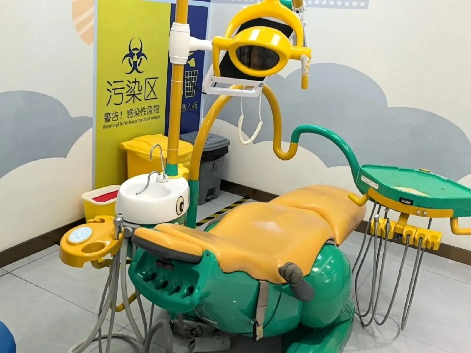 云梦咿呀口腔医院 · 儿童诊疗设备