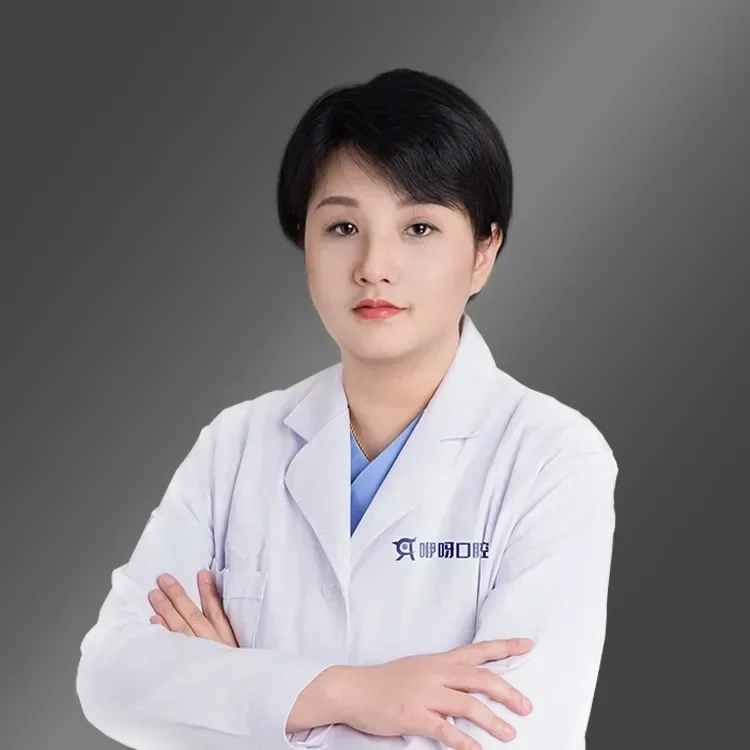 尹露医生肖像